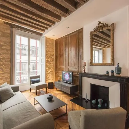 Apartment Contrevents